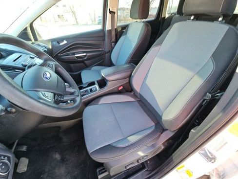 Used 2017 Ford Escape SE image 5
