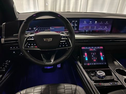 Used 2025 Cadillac Escalade V image 3