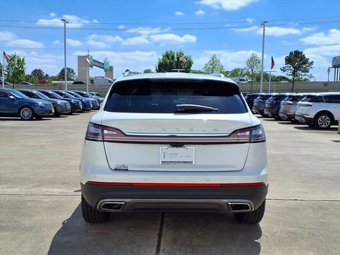 Certified 2022 Lincoln Nautilus Reserve image 22