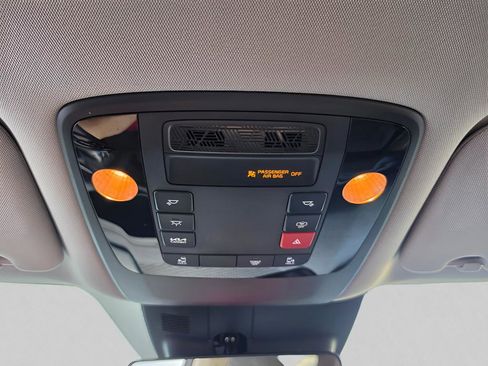 Used 2025 Kia Carnival LX FWD image 28