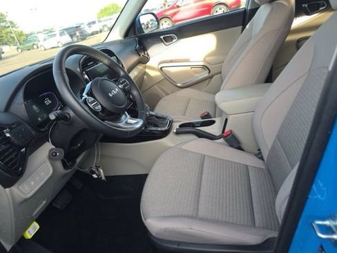 Certified 2025 Kia Soul EX FWD image 7