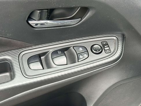 Used 2021 Nissan Versa SV FWD image 15