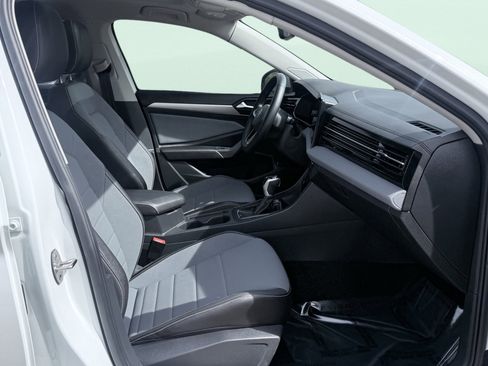 Used 2025 Volkswagen Jetta SE FWD image 41