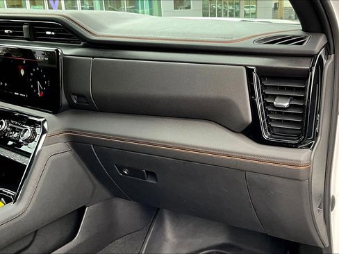 Certified 2022 GMC Sierra 1500 AT4 w/ AT4 Premium Package image 17