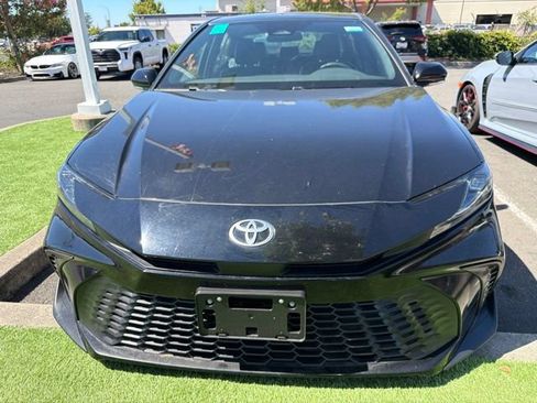 Used 2025 Toyota Camry SE FWD image 18