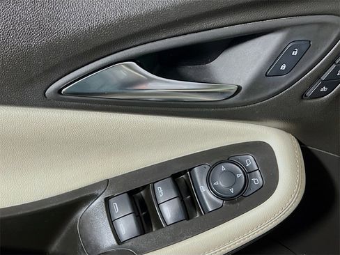 Used 2024 Buick Encore GX Avenir image 17