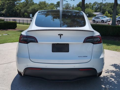 Used 2022 Tesla Model Y Performance AWD/4WD image 9