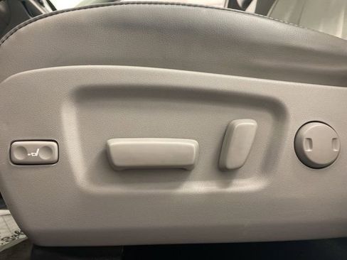 Used 2019 Toyota Highlander XLE image 11