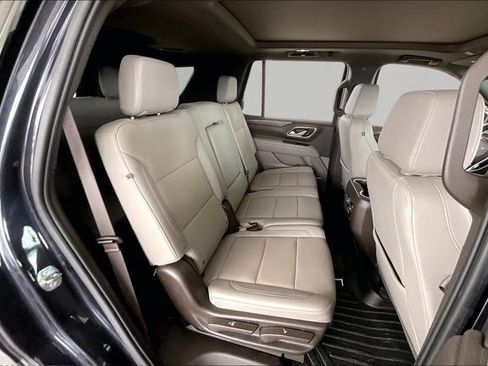 Used 2022 Chevrolet Tahoe Z71 w/ Z71 Off-Road Package AWD/4WD image 17