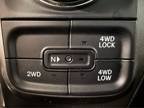 Used 2023 RAM 1500 Classic SLT AWD/4WD image 27