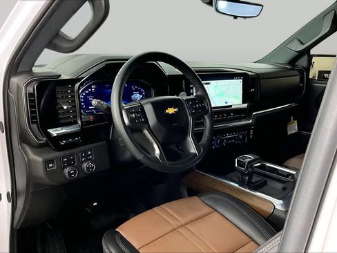 Certified 2024 Chevrolet Silverado 1500 High Country w/ Technology Package AWD/4WD image 17