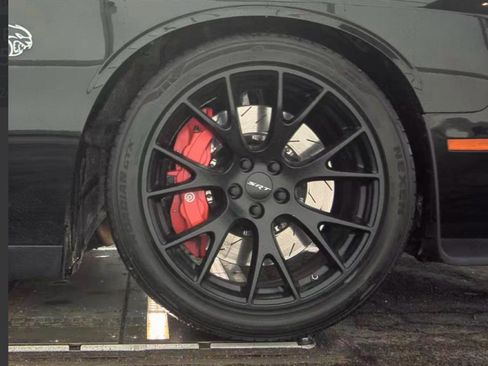 Used 2015 Dodge Challenger SRT Hellcat image 11