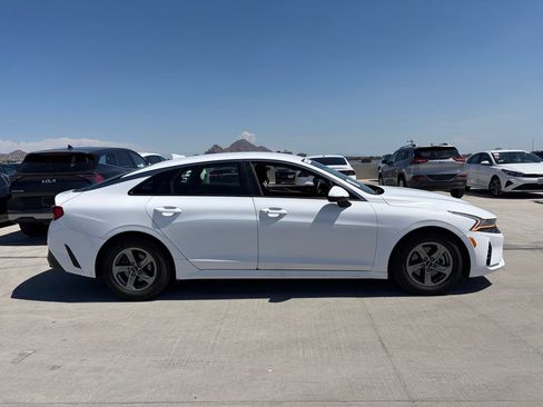 Used 2022 Kia K5 LXS FWD image 2