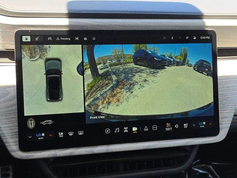 Used 2025 Rivian R1S Premium AWD/4WD image 30