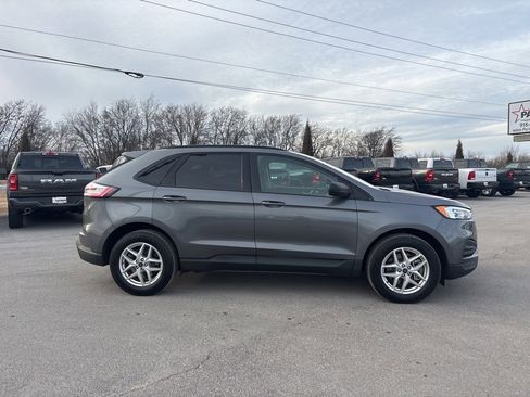 Used 2022 Ford Edge SE image 2