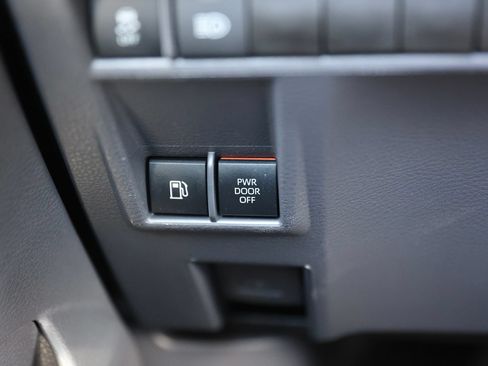 Used 2021 Toyota Sienna LE AWD/4WD image 35