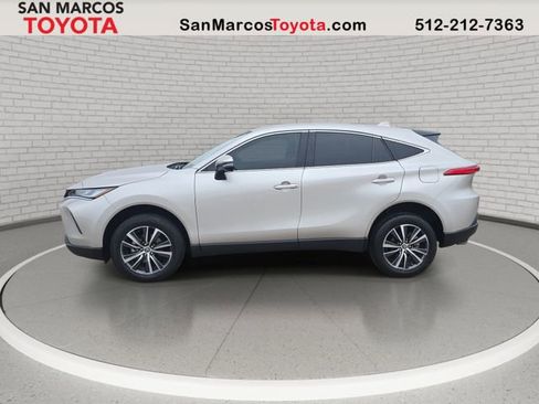 Used 2023 Toyota Venza LE AWD/4WD image 8