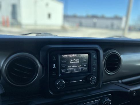 Used 2018 Jeep Wrangler Unlimited Sport AWD/4WD image 19