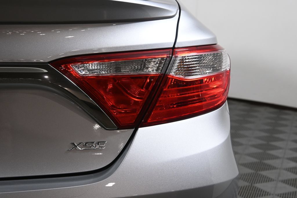 Used 2016 Toyota Camry XSE w/ Moonroof Package FWD image 13