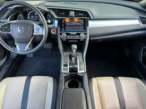 Used 2017 Honda Civic Touring image 5