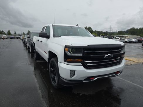 Used 2017 Chevrolet Silverado 1500 LT w/ Redline Edition AWD/4WD image 4