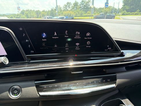 Used 2021 Cadillac Escalade Sport w/ Driver Assist Tech Package AWD/4WD image 4