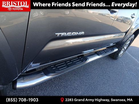 Used 2016 Toyota Tacoma Limited w/ Towing Package image 14