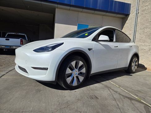 Used 2023 Tesla Model Y Long Range image 2