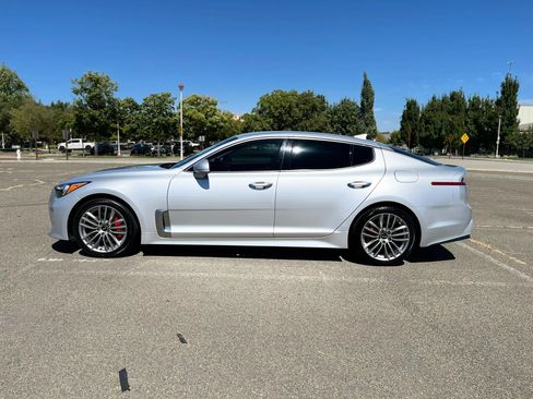 Used 2018 Kia Stinger RWD image 9