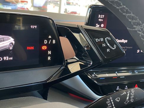Certified 2022 Volkswagen ID.4 Pro S RWD image 10