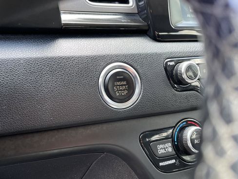 Used 2019 Kia Niro EX FWD image 16