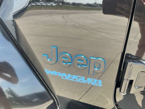 Used 2022 Jeep Wrangler Unlimited Sahara AWD/4WD image 10