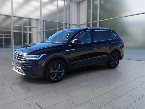 Used 2023 Volkswagen Tiguan SE image 4