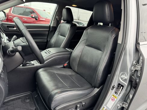 Used 2019 Toyota Highlander Limited image 25