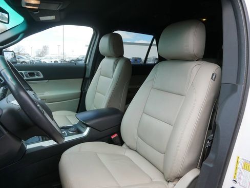Used 2015 Ford Explorer XLT w/ Equipment Group 202A AWD/4WD image 6