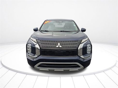 Used 2024 Mitsubishi Outlander SE image 16