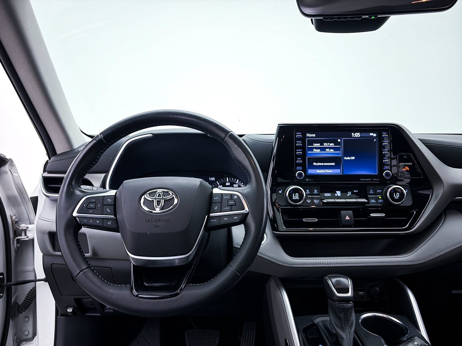 Used 2020 Toyota Highlander XLE AWD/4WD image 5