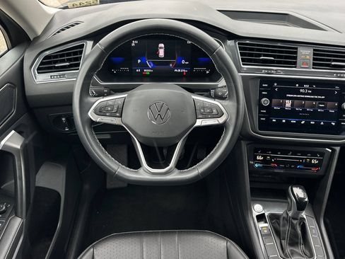 Used 2023 Volkswagen Tiguan SE FWD image 14