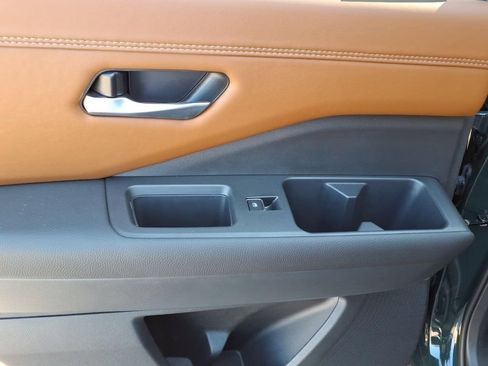 Used 2025 Nissan Pathfinder Platinum w/ Cargo Package FWD image 10