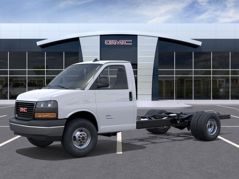 New 2026 GMC Savana 3500 w/ Power Convenience Package image 2