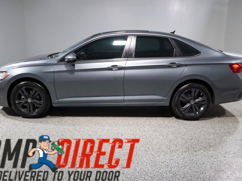 Used 2024 Volkswagen Jetta SE w/ Panoramic Sunroof Package image 10