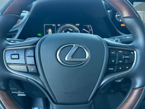 Used 2025 Lexus ES 300h w/ Luxury Package image 17