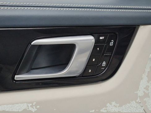Used 2021 Porsche Cayenne AWD/4WD image 25