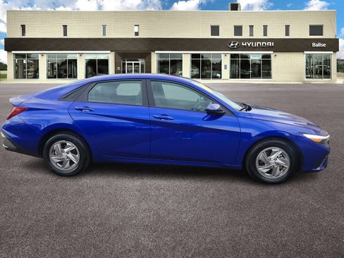 Certified 2025 Hyundai Elantra SE w/ Cargo Package image 2