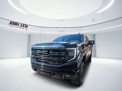 Used 2023 GMC Sierra 1500 AT4 w/ AT4 Premium Package image 5