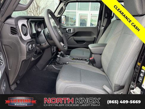 New 2025 Jeep Gladiator Sport image 3