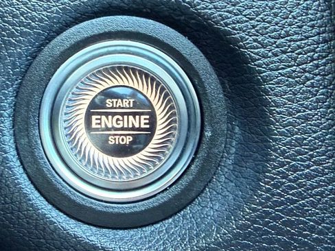 Used 2019 Mercedes-Benz C 300 Sedan image 16