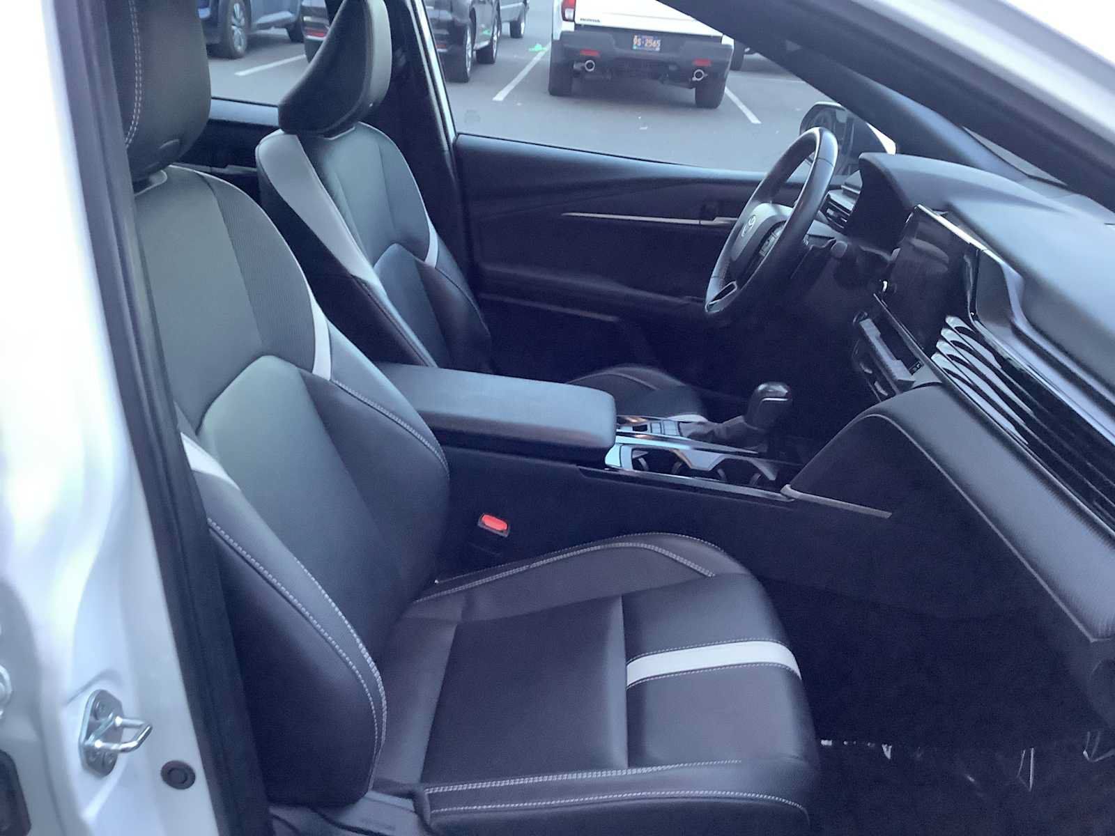 Used 2025 Toyota Camry SE FWD image 15