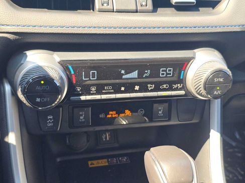 Used 2025 Toyota RAV4 XSE w/ Advanced Technology Package AWD/4WD image 29