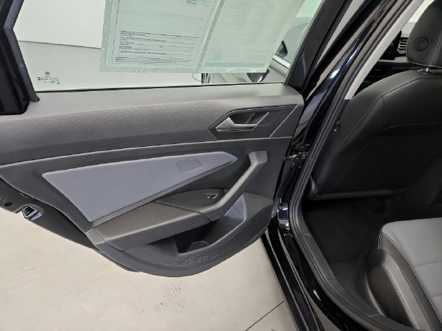 Used 2025 Volkswagen Jetta SE FWD image 20
